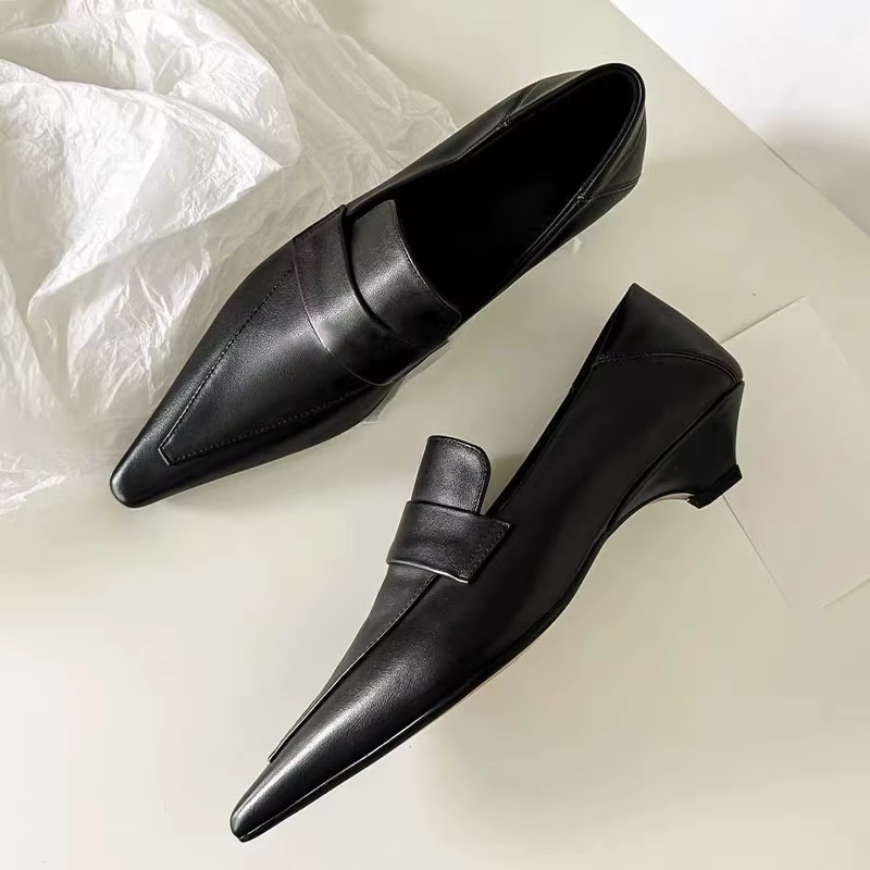 Chaussures à talon bas en velours style vintage français