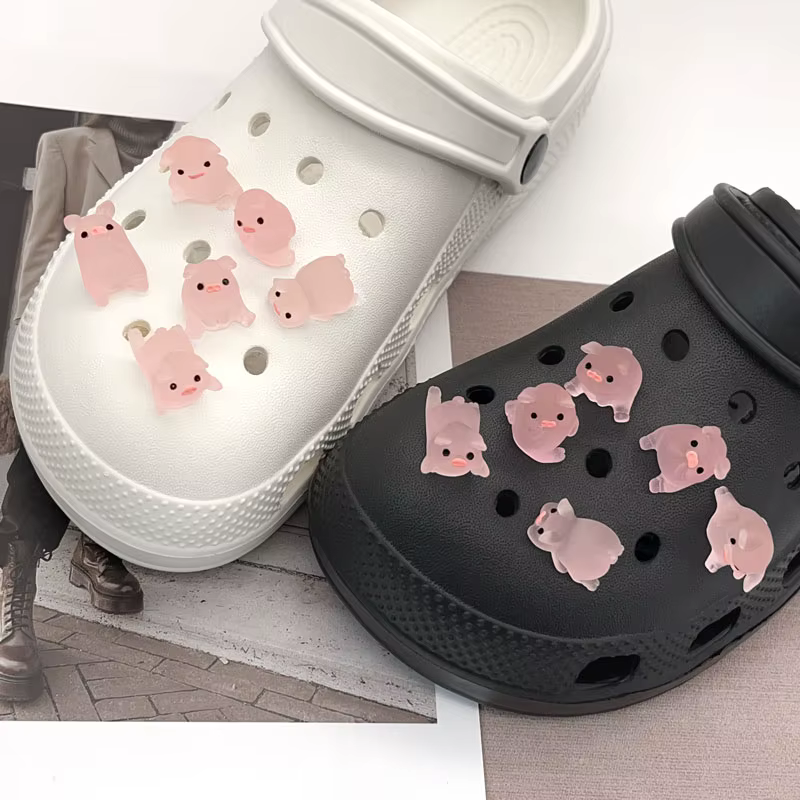 Breloques de chaussures cochon lumineux rose 3D