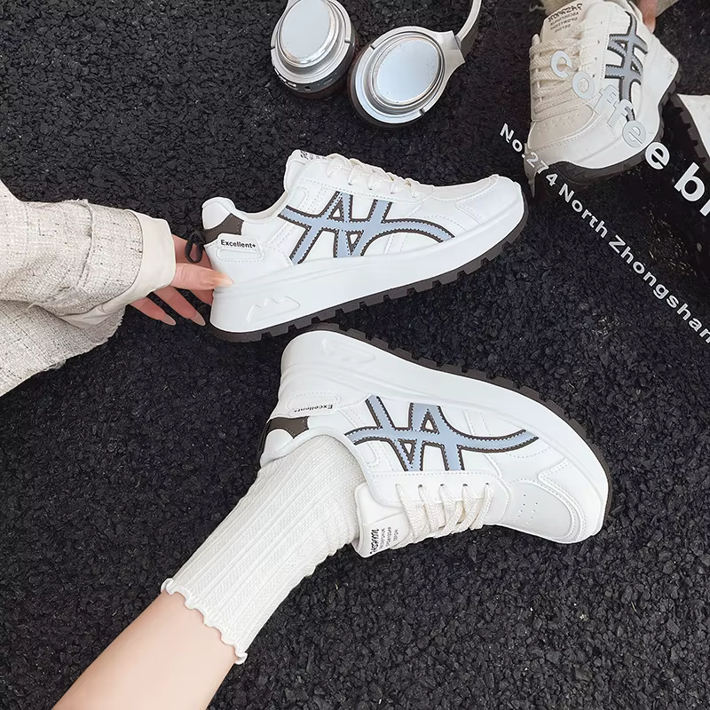Chaussures de course pour femmes Printemps 2026 Style Campus Semelle Épaisse Décontractées à Lacets Polyvalentes Baskets à Talon Bas Antidérapantes Résistantes à l'Usure