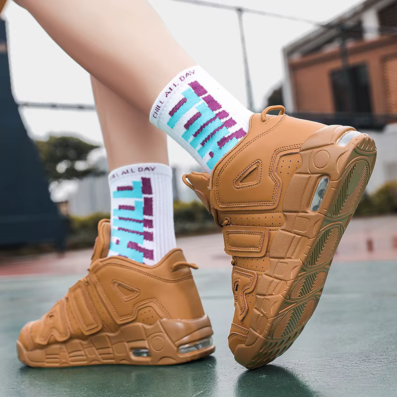 Chaussures de basket-ball en cuir à tige haute