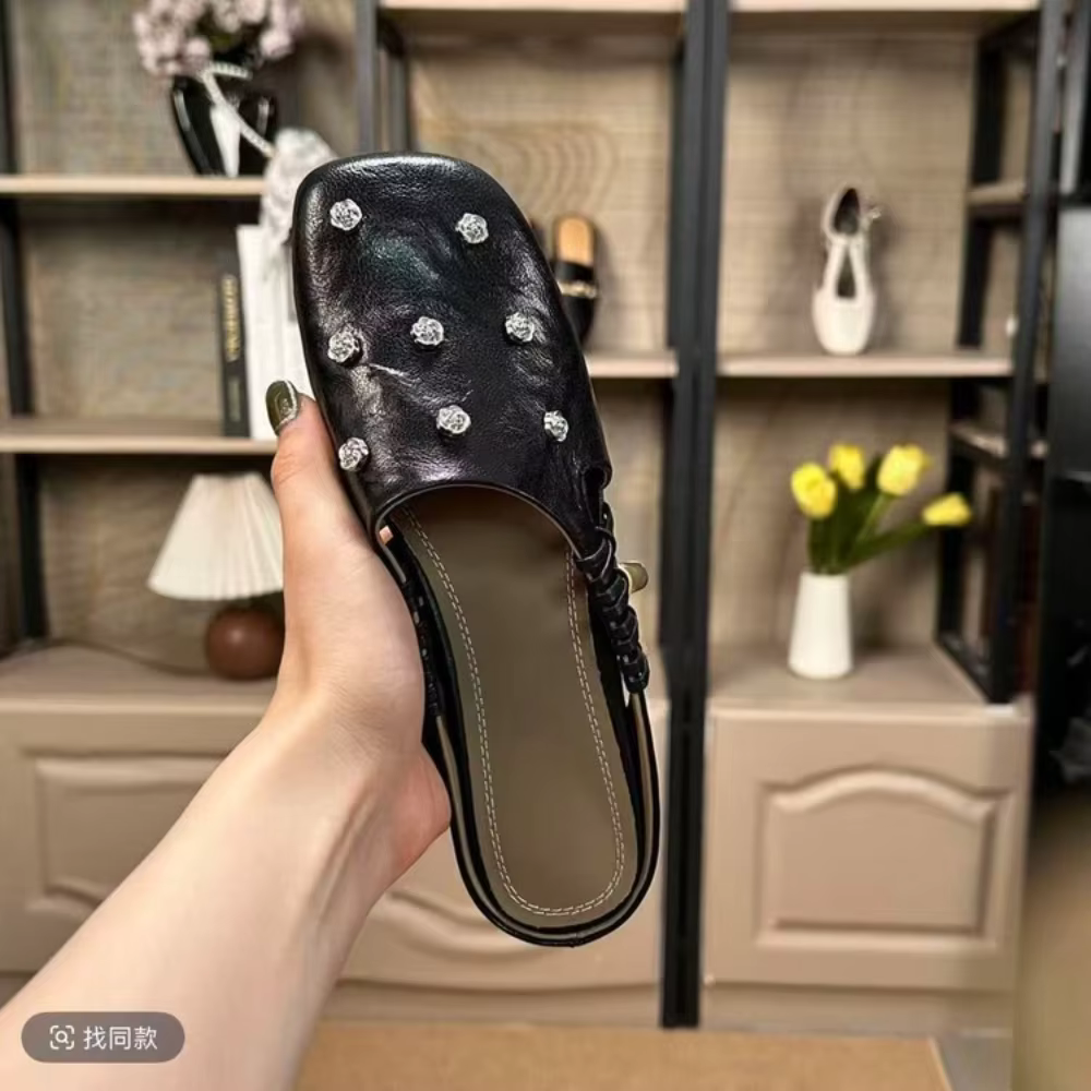 Mules en cuir cloutées pour femmes