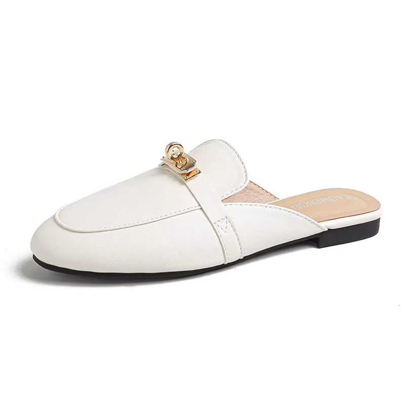 Un incontournable pour les amateurs de détails : mules pour femmes avec boucle et bout en cuir véritable