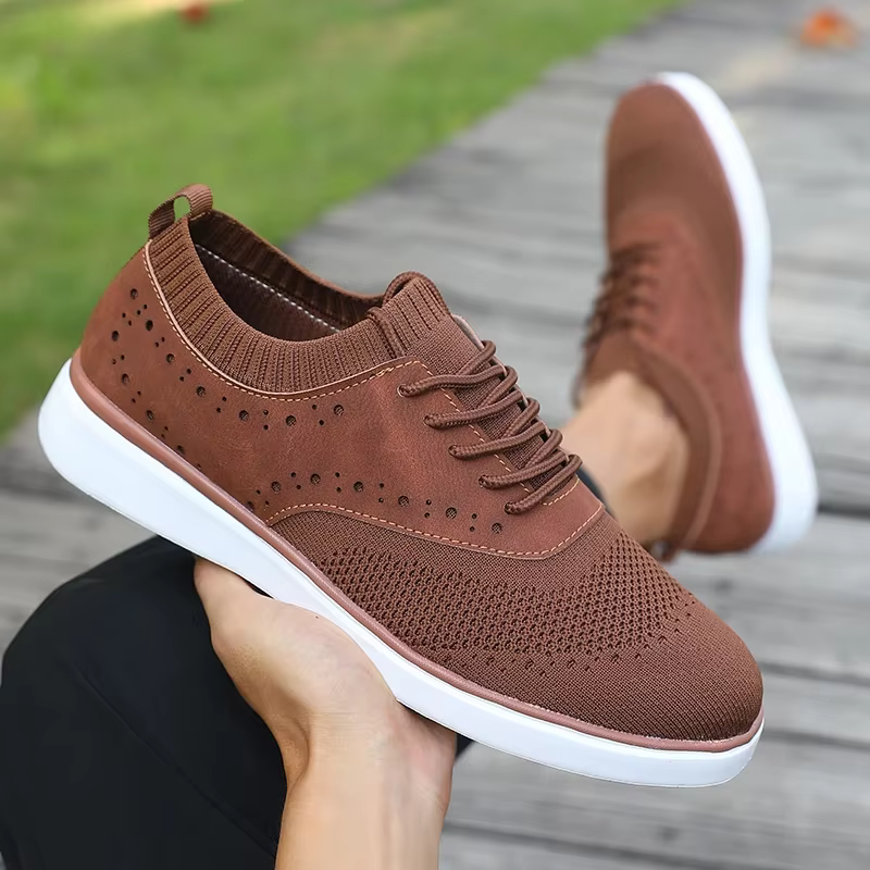 Les chaussures de course pour hommes sont légères classiques en maille