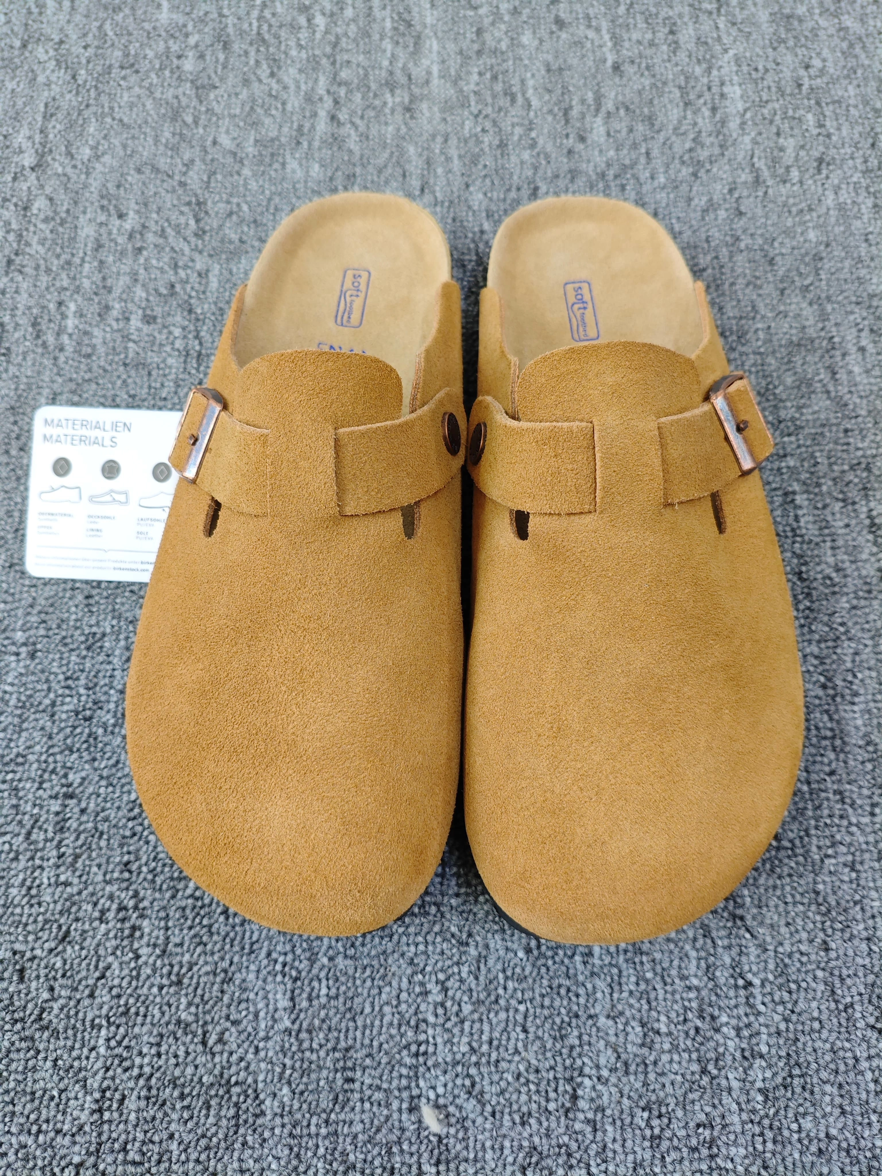 Chaussures décontractées pour hommes et sandales pour femmes : Chaussons confortables à bout fermé avec semelle en liège pour une utilisation intérieure et extérieure