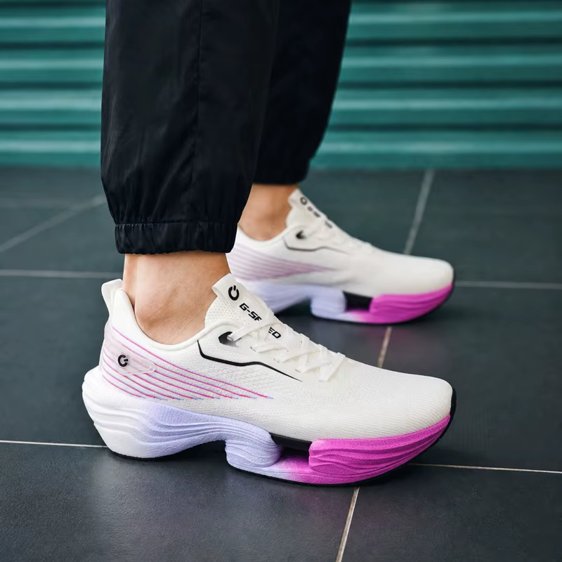 Chaussures de course avec plaque en carbone
