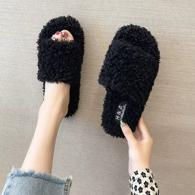 Pantoufles en fausse fourrure pour femmes, sandales d'intérieur en peluche pour femmes, chaussures antidérapantes à fond, tongs d'extérieur pour la maison, nouvelle collection 2025