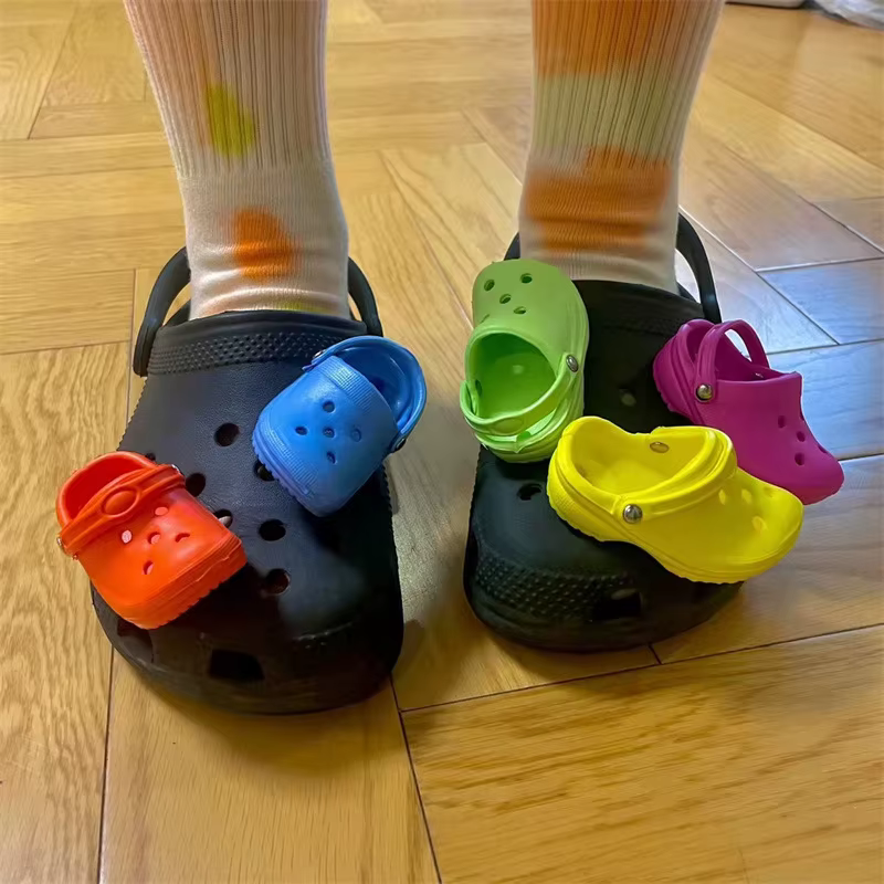 Mini breloques de chaussures colorées pour adultes et enfants