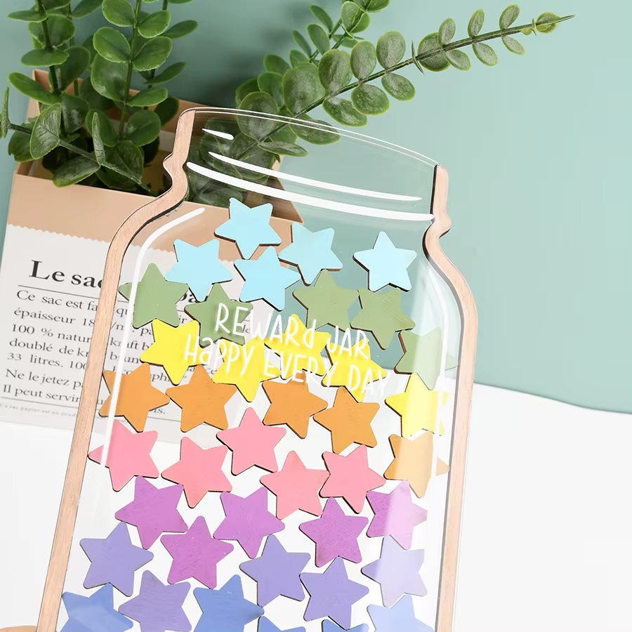 Un ensemble de pots de récompense en forme d'étoiles ou de fleurs, avec 45 étoiles ou fleurs, présentant des motifs floraux vibrants, servant de motivation pour un comportement positif.