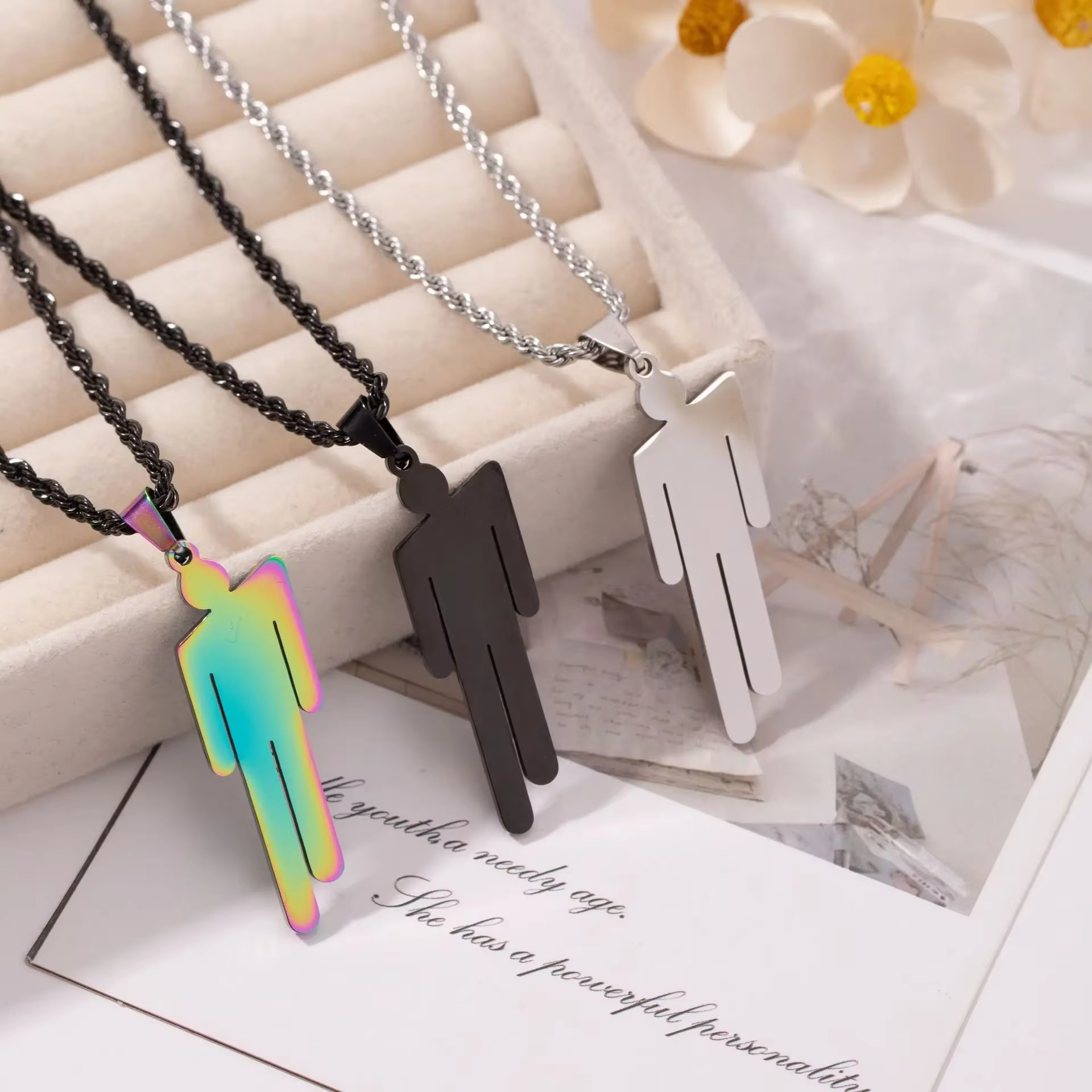 Billie Eilish collier de mode à la mode Mini accessoire de bijoux Personaje Style Hip Hop transfrontalier de la Chine continentale