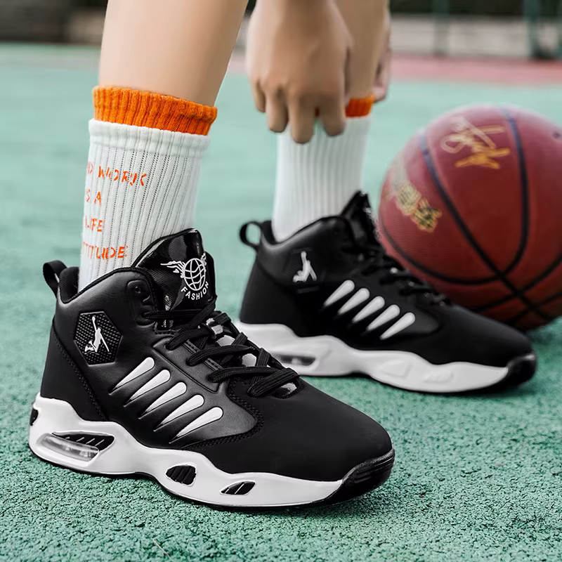 Baskets de basket-ball montantes pour hommes