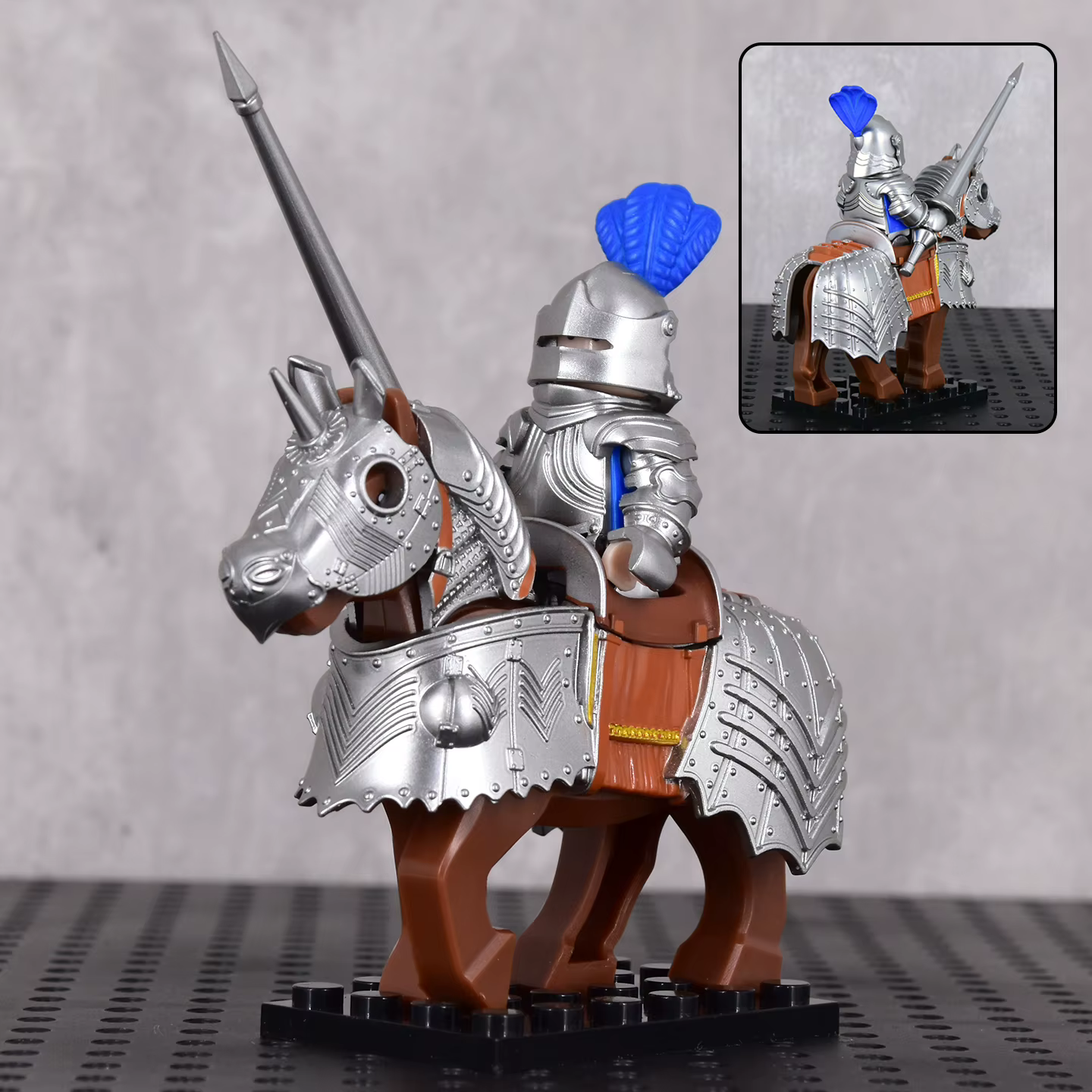 Jouet de construction de chevalier sur cheval de guerre, style gothique, plusieurs couleurs, armure détaillée, accessoires de cheval, parfait pour les thèmes médiévaux