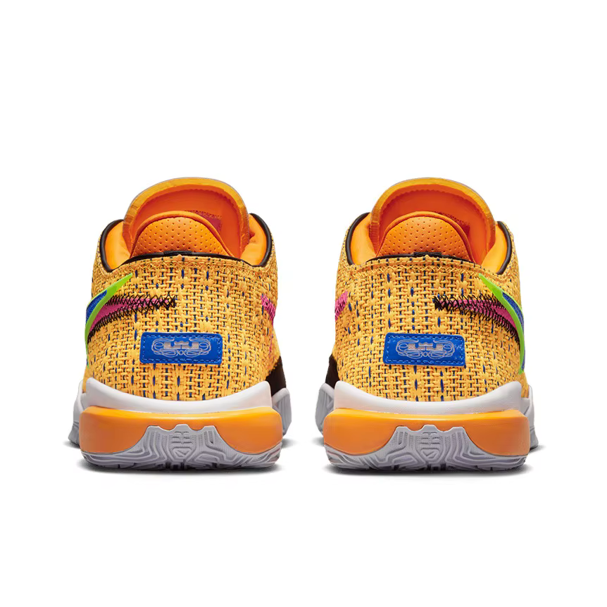 Chaussures de basket-ball Nike LeBron 20 unisexes à tige basse orange/bleu