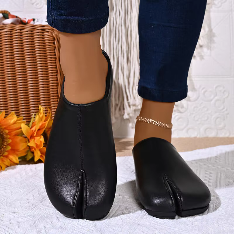 Chaussures Tabi Noires de Marque pour Femme – Collection Été-Automne 2026 – Mules Confortables à Talon Plat – Chaussons