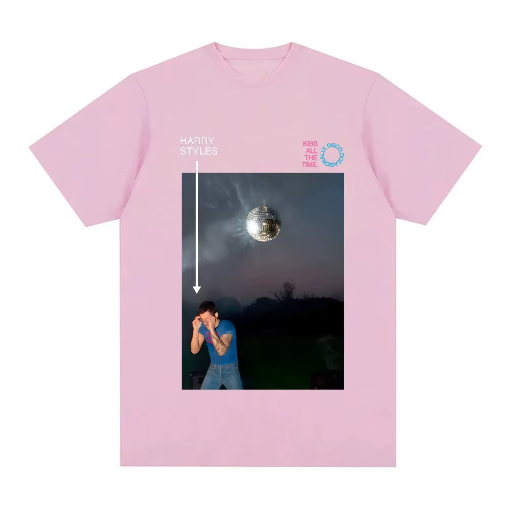 T-shirt Harry Styles « Kiss All The Time » avec boule disco - Photo de concert, Merch tendance pour les t-shirts et hauts Harry Styles pour femmes et hommes