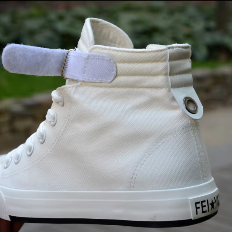 Chaussures montantes en toile blanche pour hommes