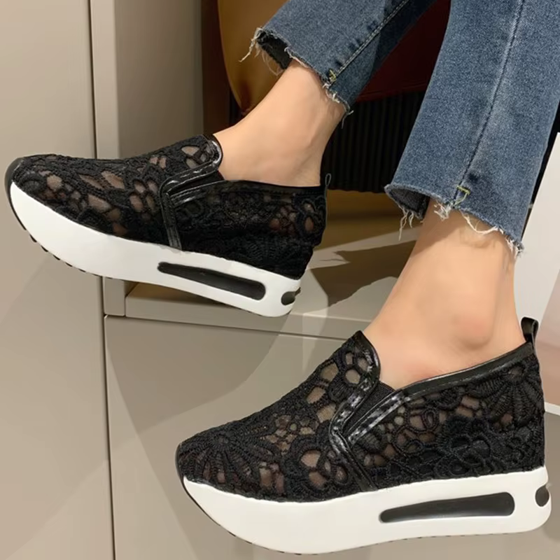 Baskets classiques noires brodées pour femmes