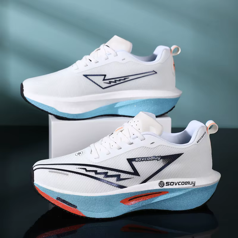 Chaussures de course avec plaque en carbone
