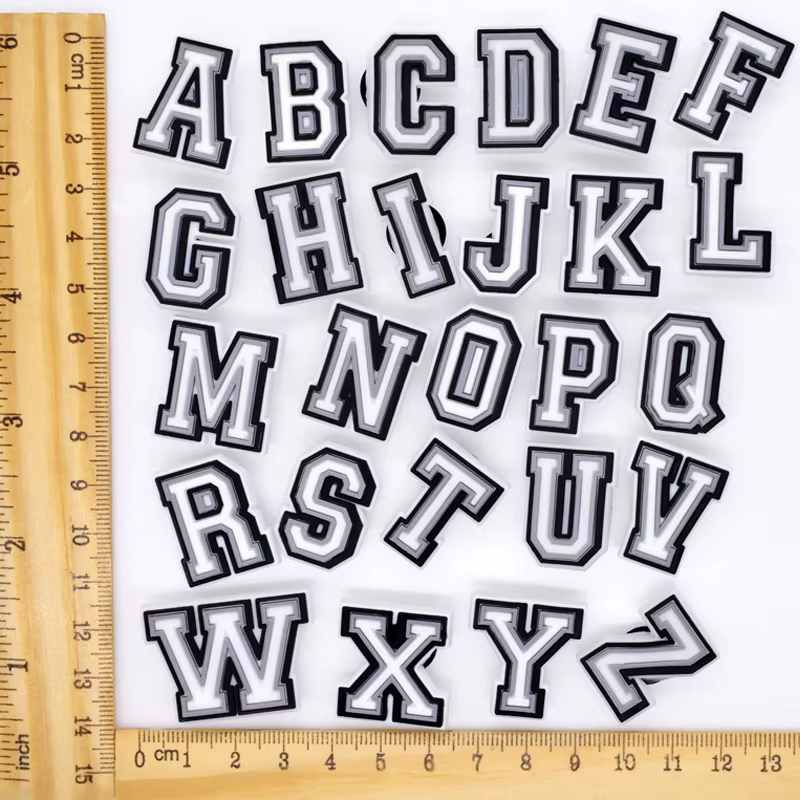 Breloques pour chaussures en forme de lettres