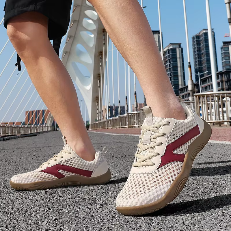 Chaussures d'été en maille à bout large pour hommes