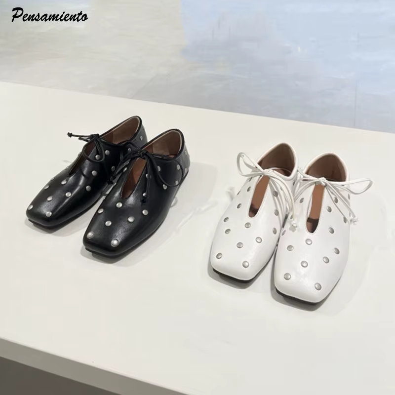 Ballerines en cuir souple à rivets pour femmes