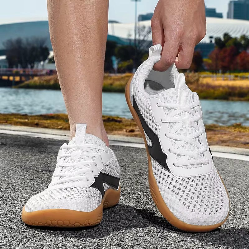 Chaussures d'été en maille à bout large pour hommes