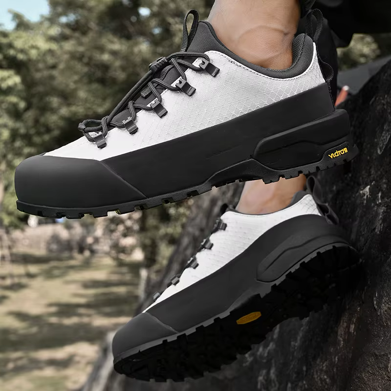 2025 nouvelles chaussures d'alpinisme