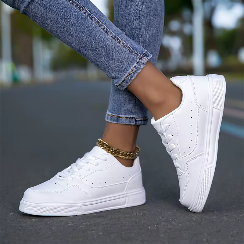 Baskets minimalistes blanches pour hommes et femmes