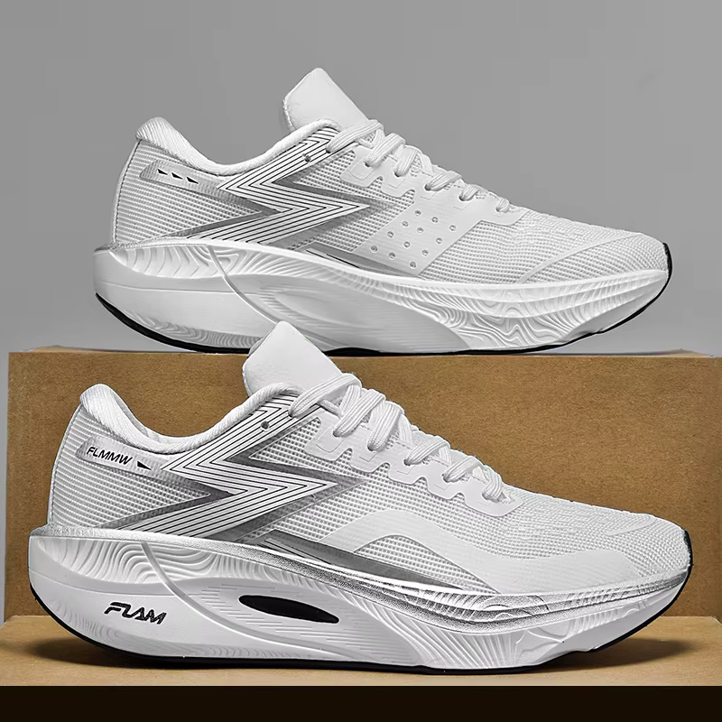 Chaussures de course à pied avec semelle en carbone