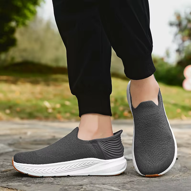 Chaussures de course noires en tricot pour hommes
