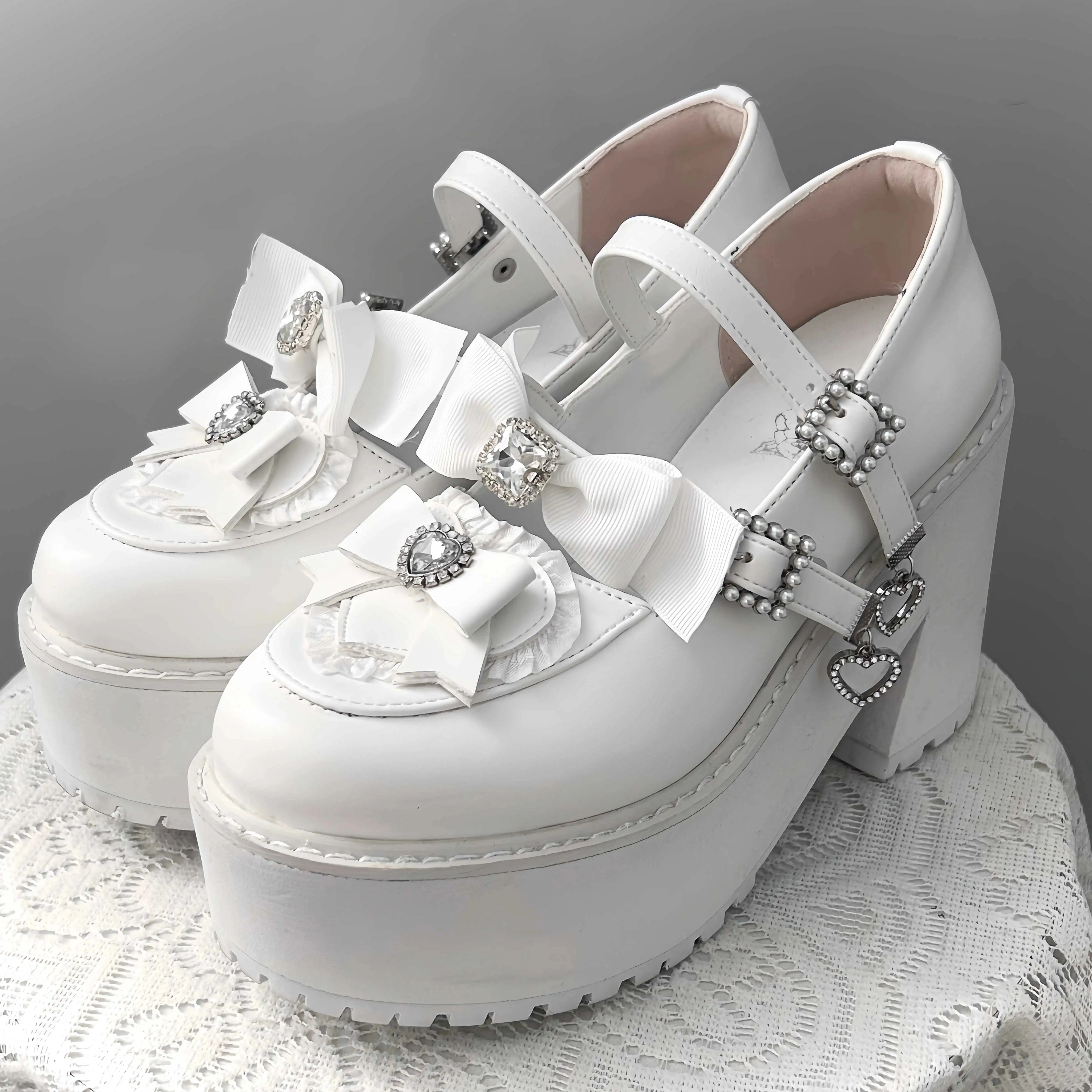 Chaussures à Plateforme Japonaises avec Nministériels d en Strass