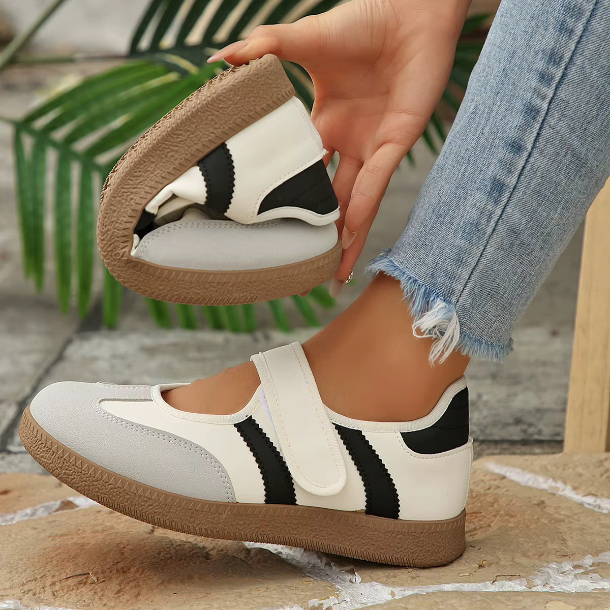 Chaussures plates décontractées blanches et noires pour femmes