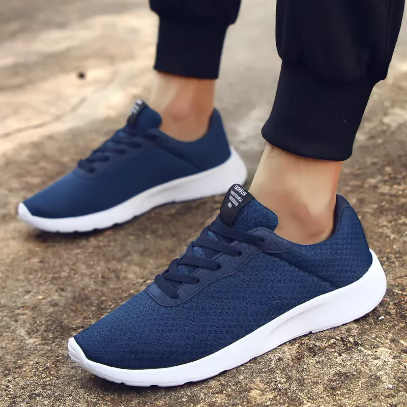 2025 Les chaussures de marche noires pour hommes sont légères