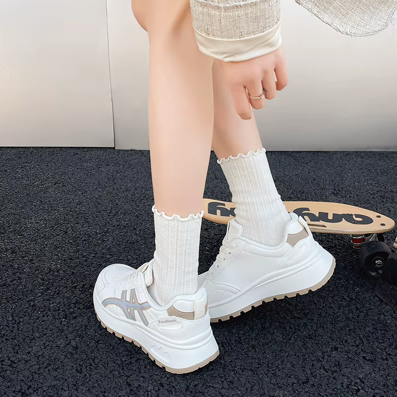 Chaussures de course pour femmes Printemps 2026 Style Campus Semelle Épaisse Décontractées à Lacets Polyvalentes Baskets à Talon Bas Antidérapantes Résistantes à l'Usure