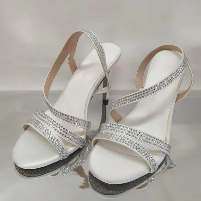 Sandales à talons hauts pour femmes avec strass