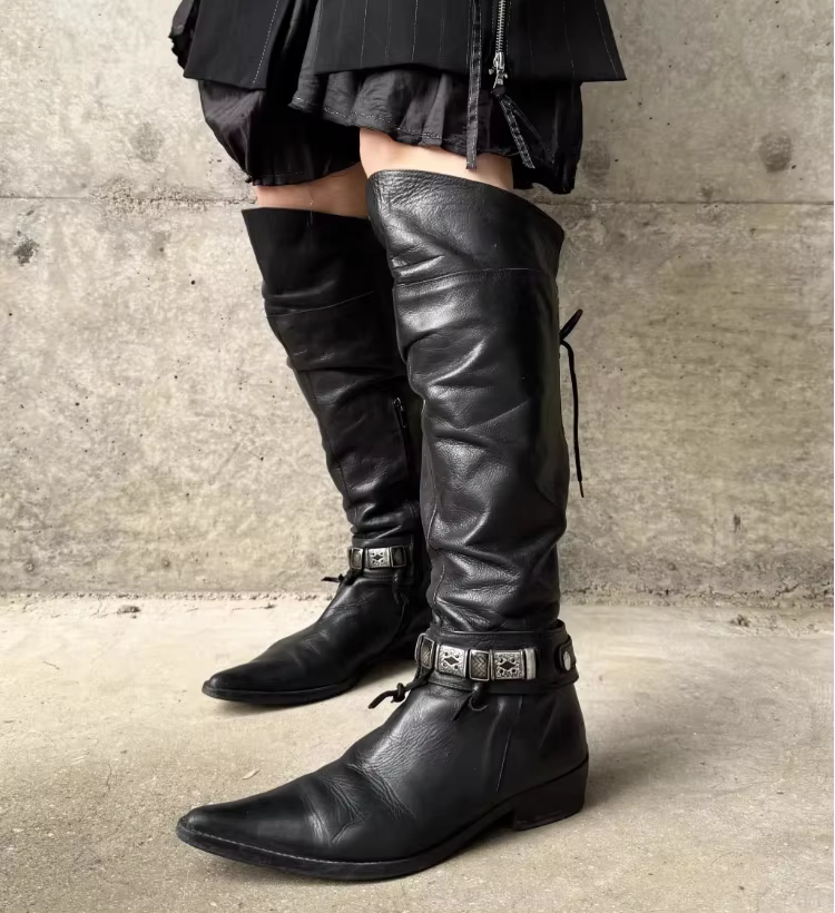 Bottes hautes Vintage à bout pointu avec boucle en métal noir