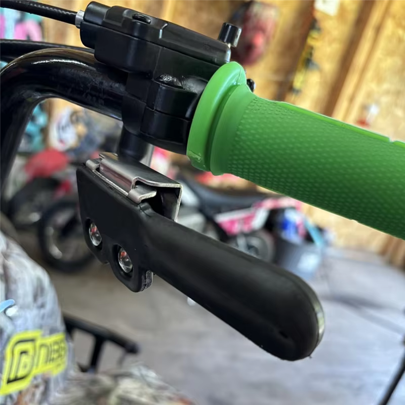 L'extension d'accélérateur pour ATV fournit un maître d'accélérateur au pouce de contrôle fiable et confortable pour ATV