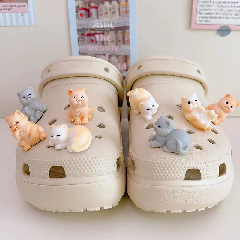 Breloques de chaussures chats 3D mignons