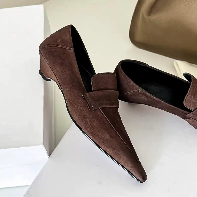 Chaussures à talon bas en velours style vintage français