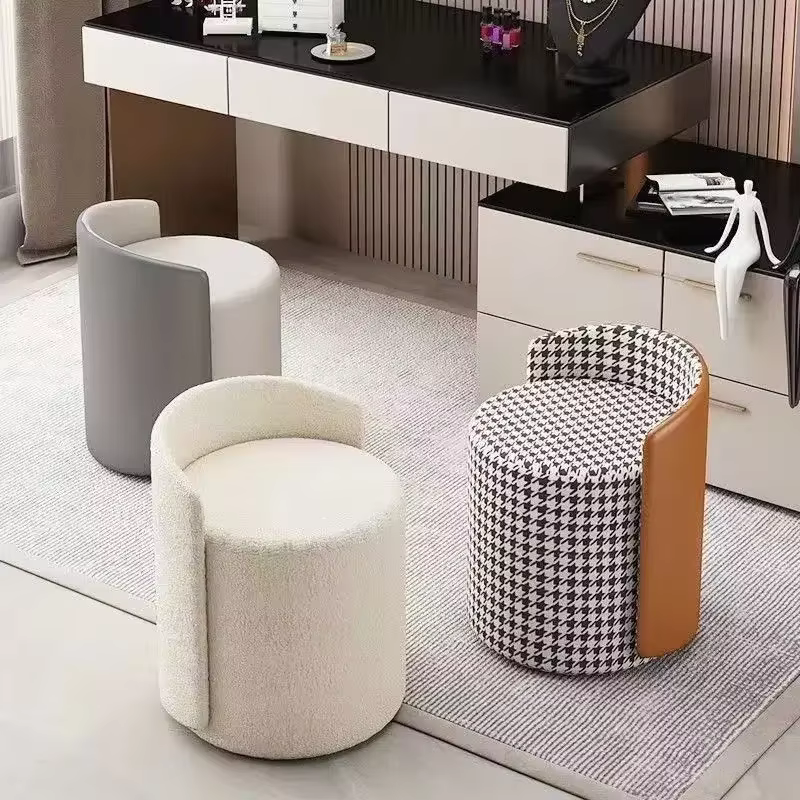Chaise de maquillage avec dossier pour chambre à coucher, petit tabouret de vanité de luxe léger pour la maison, commode Simple et élégante, assise confortable
