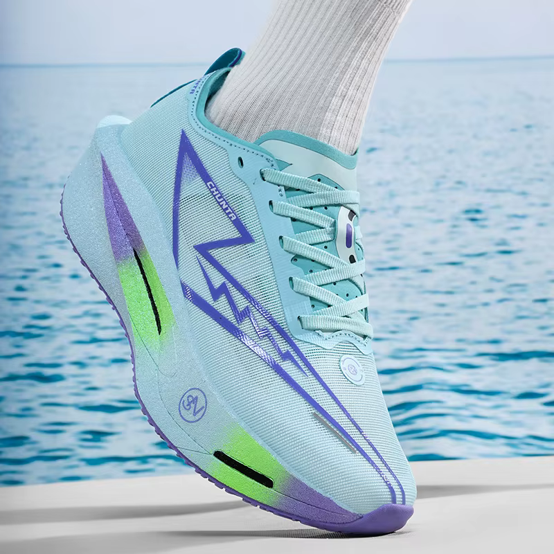 Chaussures de course avec plaque en carbone