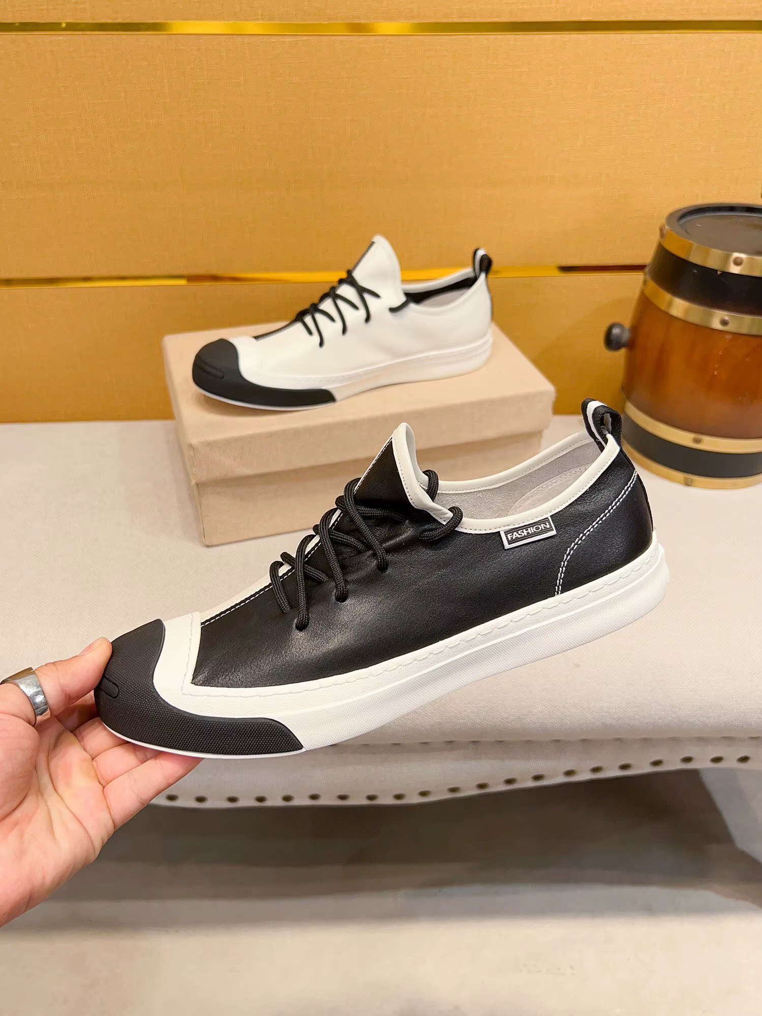 Mode européenne pour hommes en cuir véritable sport à lacets chaussures décontractées classiques baskets
