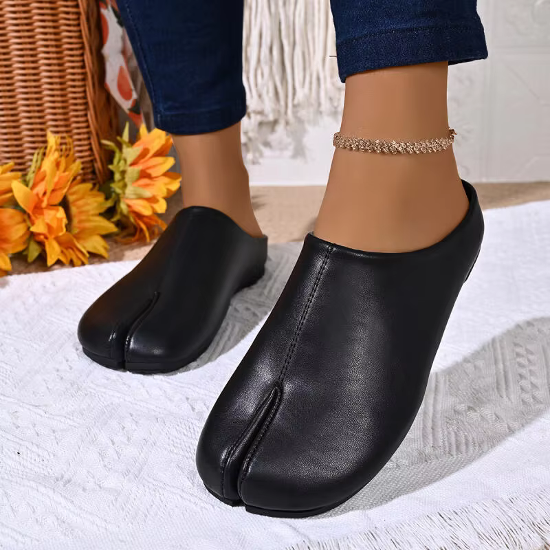 Chaussures Tabi Noires de Marque pour Femme – Collection Été-Automne 2026 – Mules Confortables à Talon Plat – Chaussons