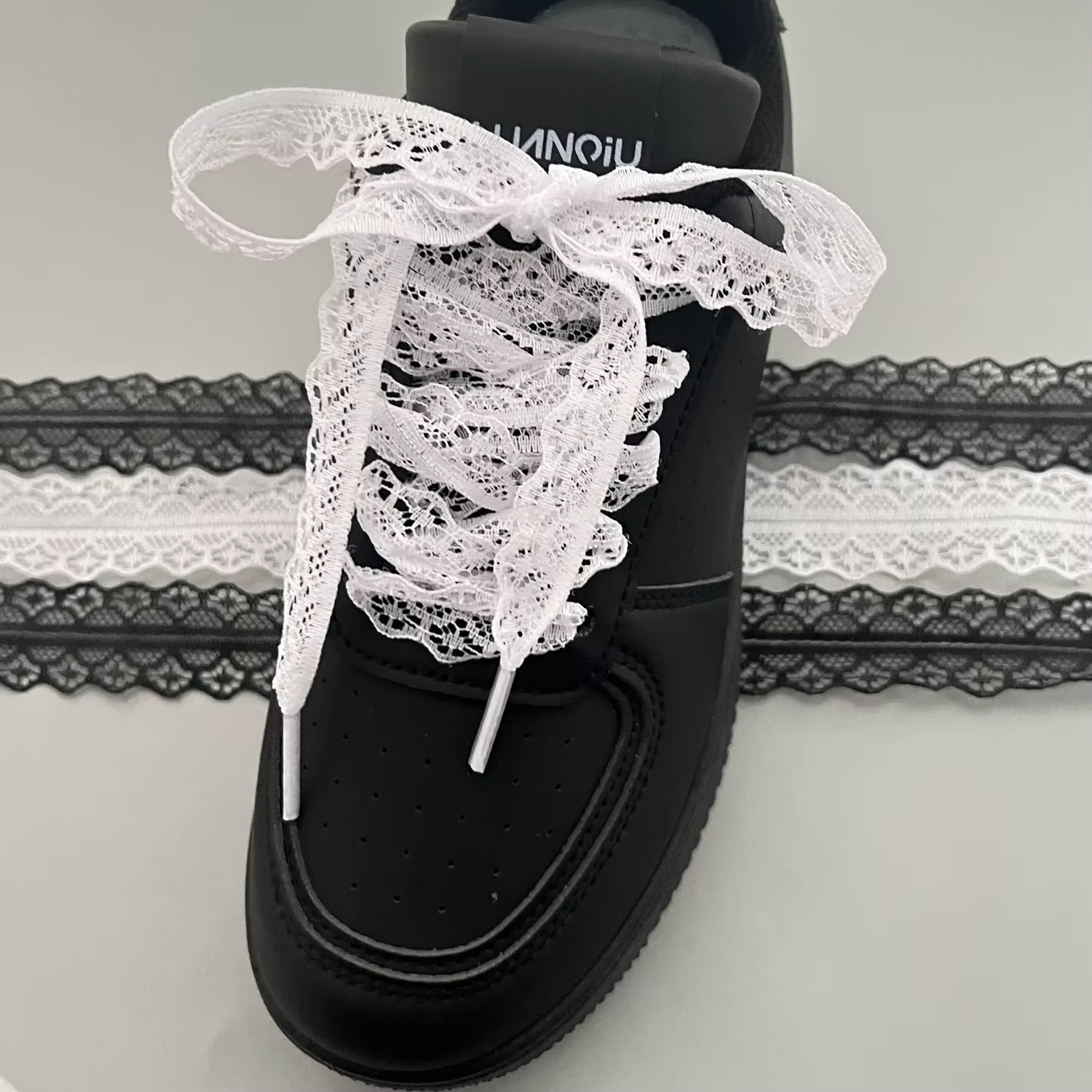 Lacets de baskets plats élégants en dentelle de 2.9CM de largeur pour femmes