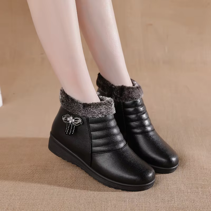 Chaussures d'hiver chaudes et confortables en coton pour les mères et les personnes âgées d'âge moyen avec fond souple antidérapant plat en polaire...