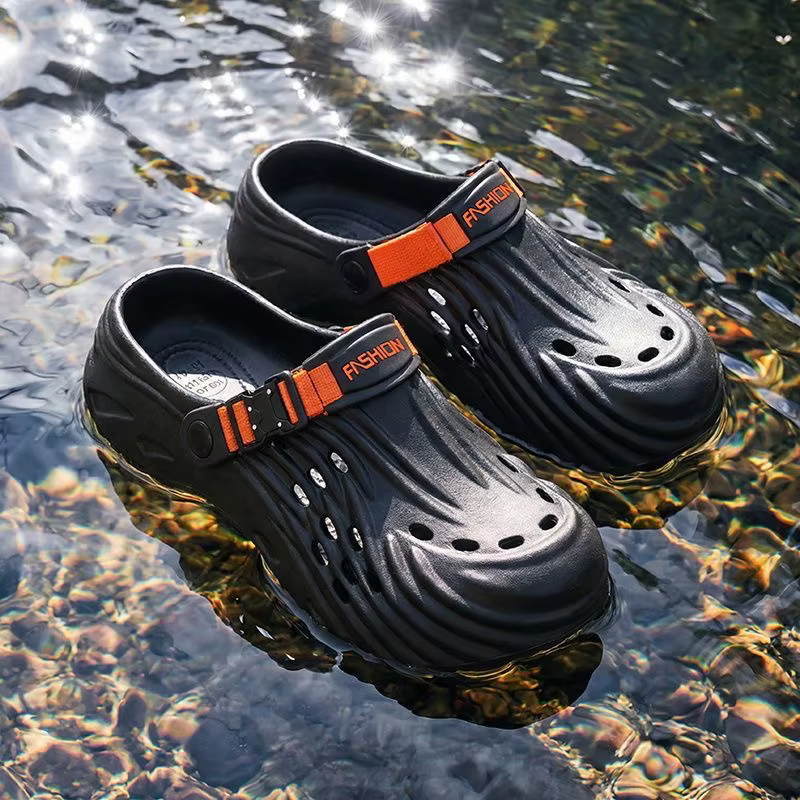 Chaussures noires tendance à trous pour hommes