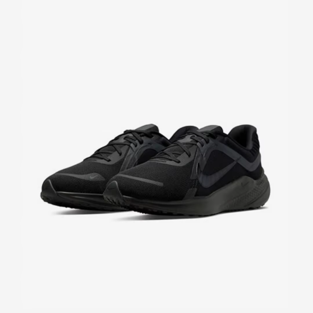 Les nouvelles chaussures pour hommes de Nike Quest 5 sont légères
