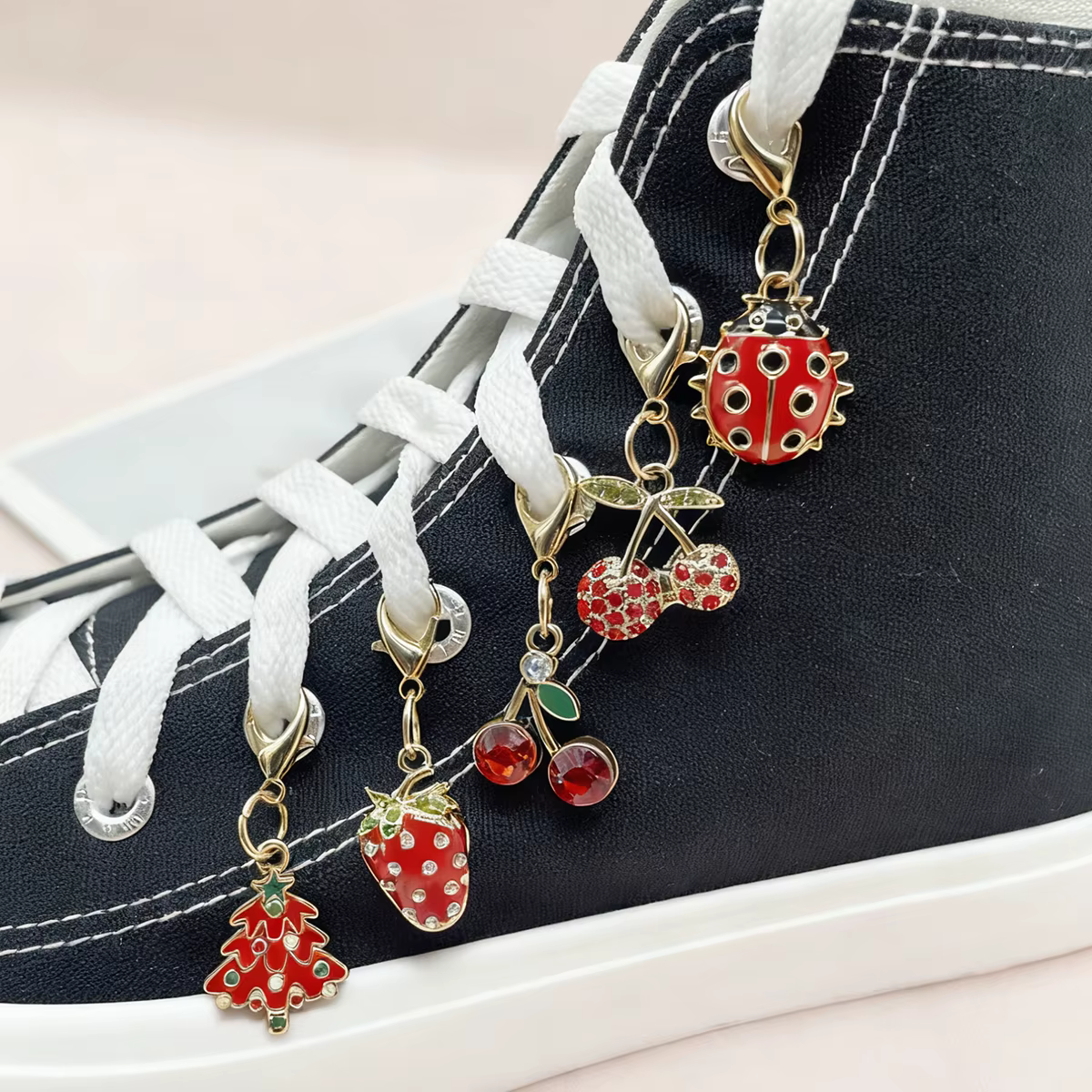 Breloques de chaussures aux fraises