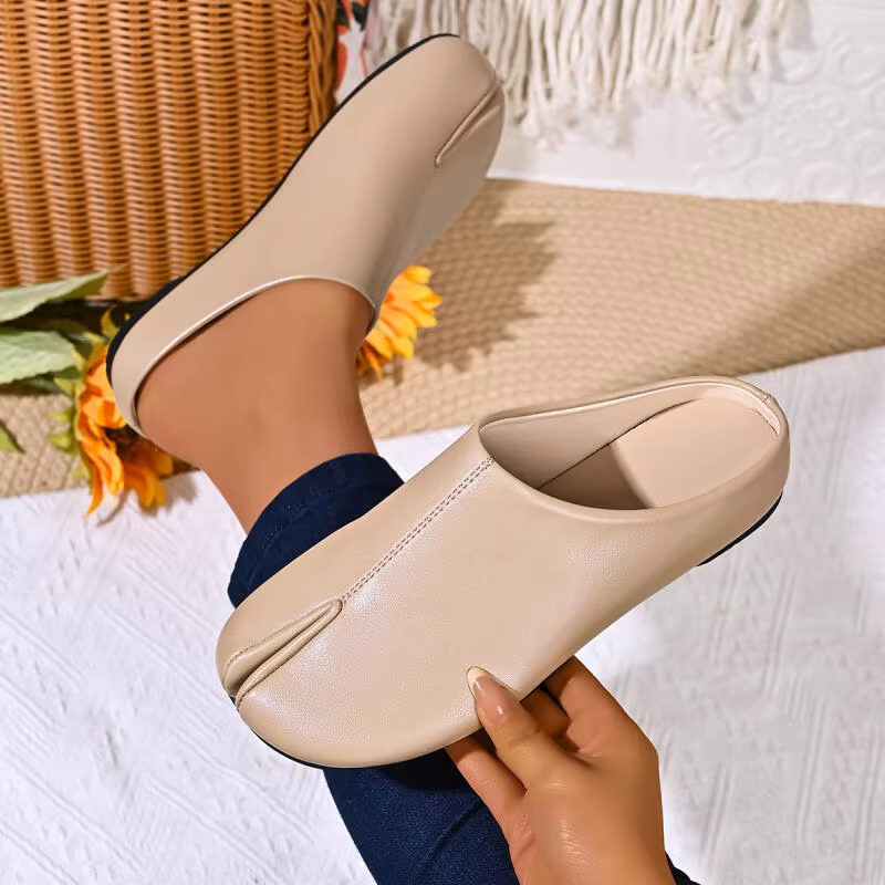 Chaussures Tabi Noires de Marque pour Femme – Collection Été-Automne 2026 – Mules Confortables à Talon Plat – Chaussons