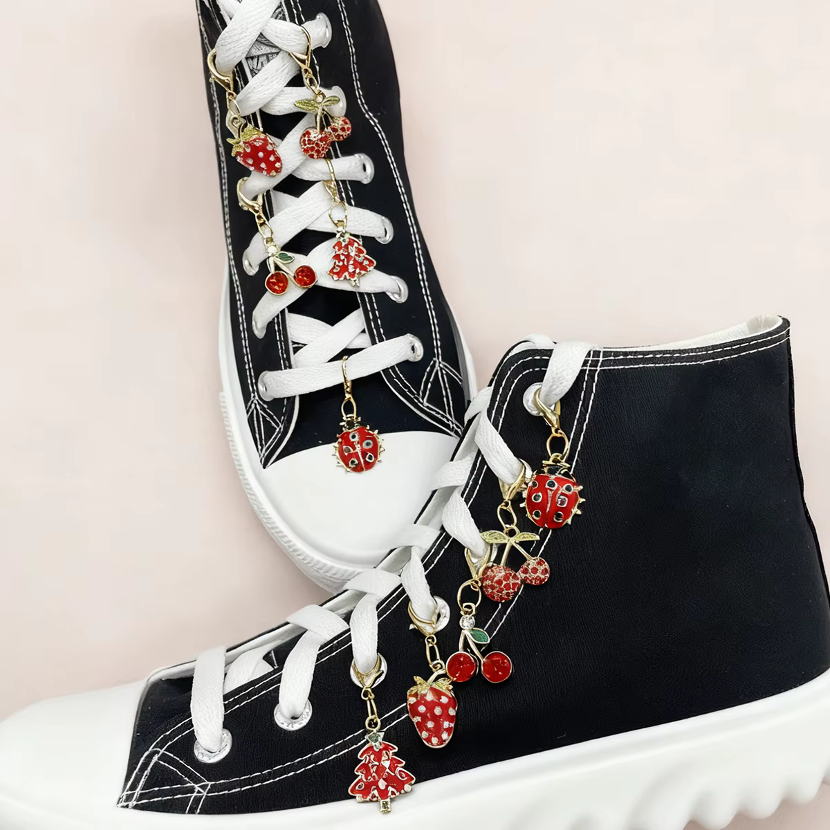 Breloques de chaussures aux fraises