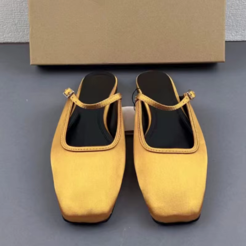 2025 Mules d'été chaussures pour femmes de luxe Slik mode solide bout carré décontracté dame sandales plates nouveau